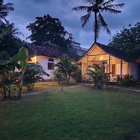Kayu Cottage Gili Trawangan Exterior photo