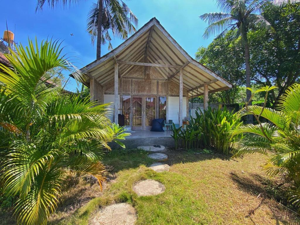 Kayu Cottage Gili Trawangan Exterior photo