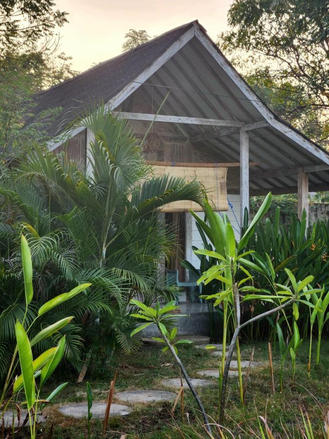 Kayu Cottage Gili Trawangan Exterior photo